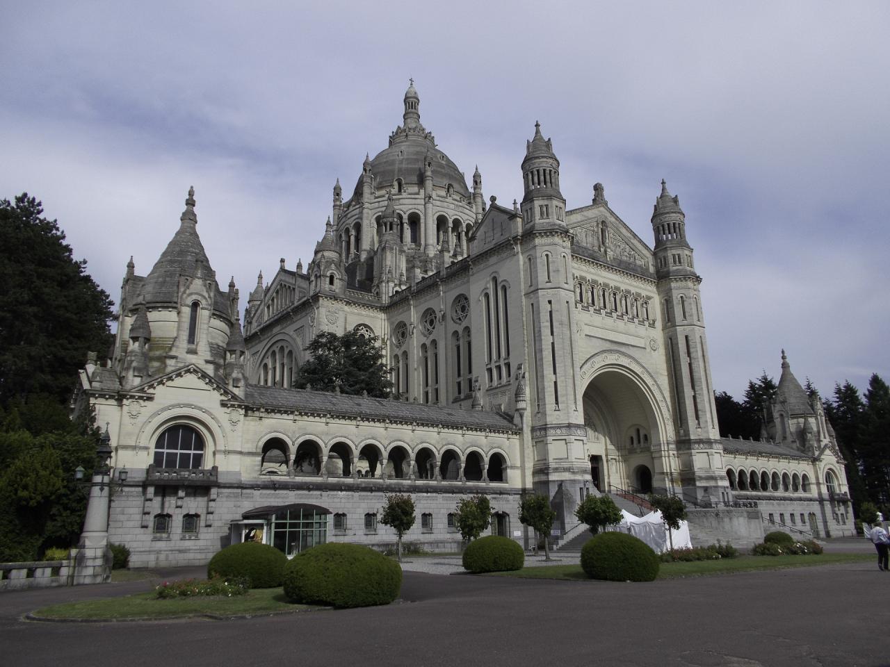 06 Lisieux La Basilique (5)