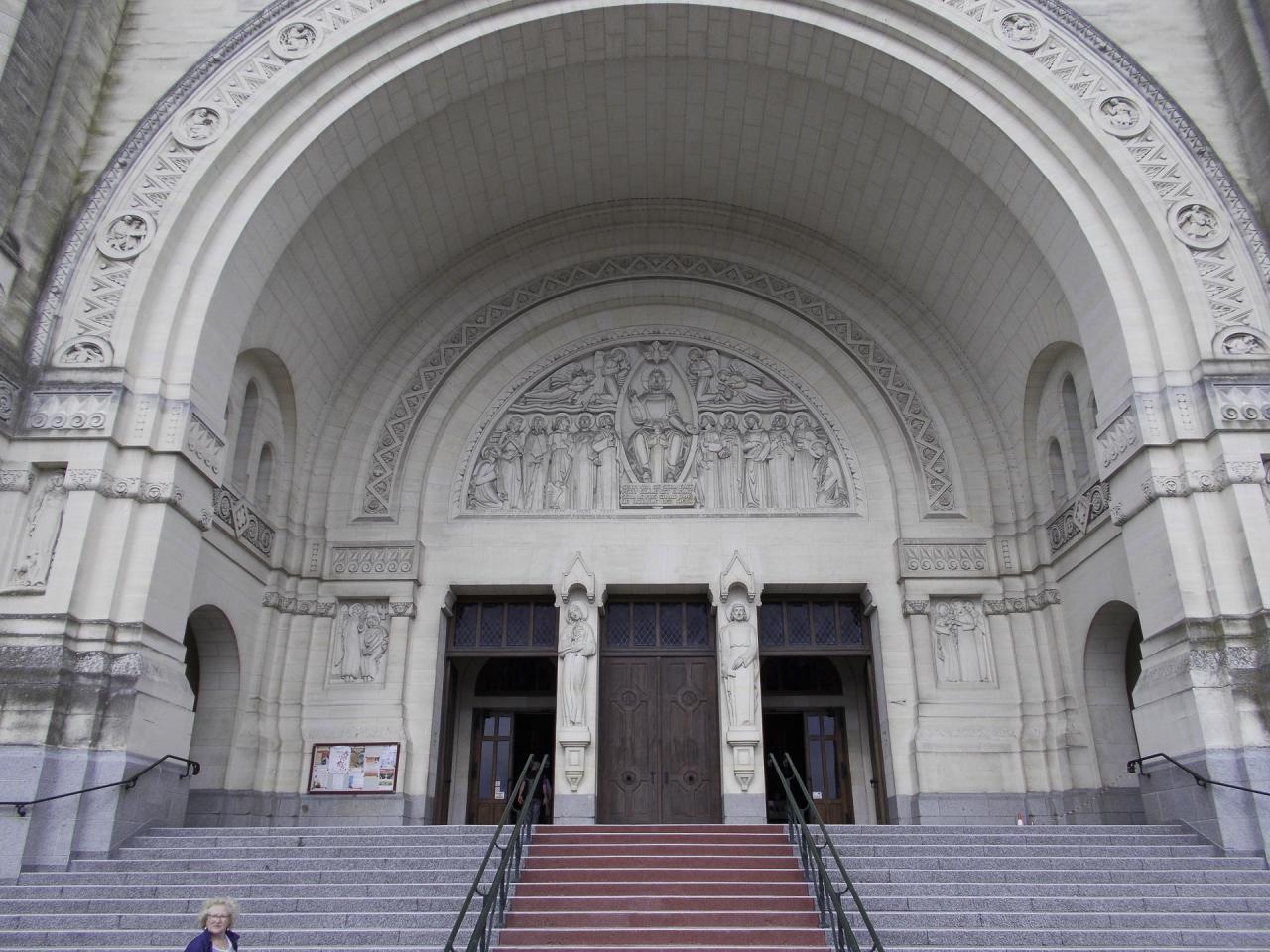 06 Lisieux La Basilique (8)